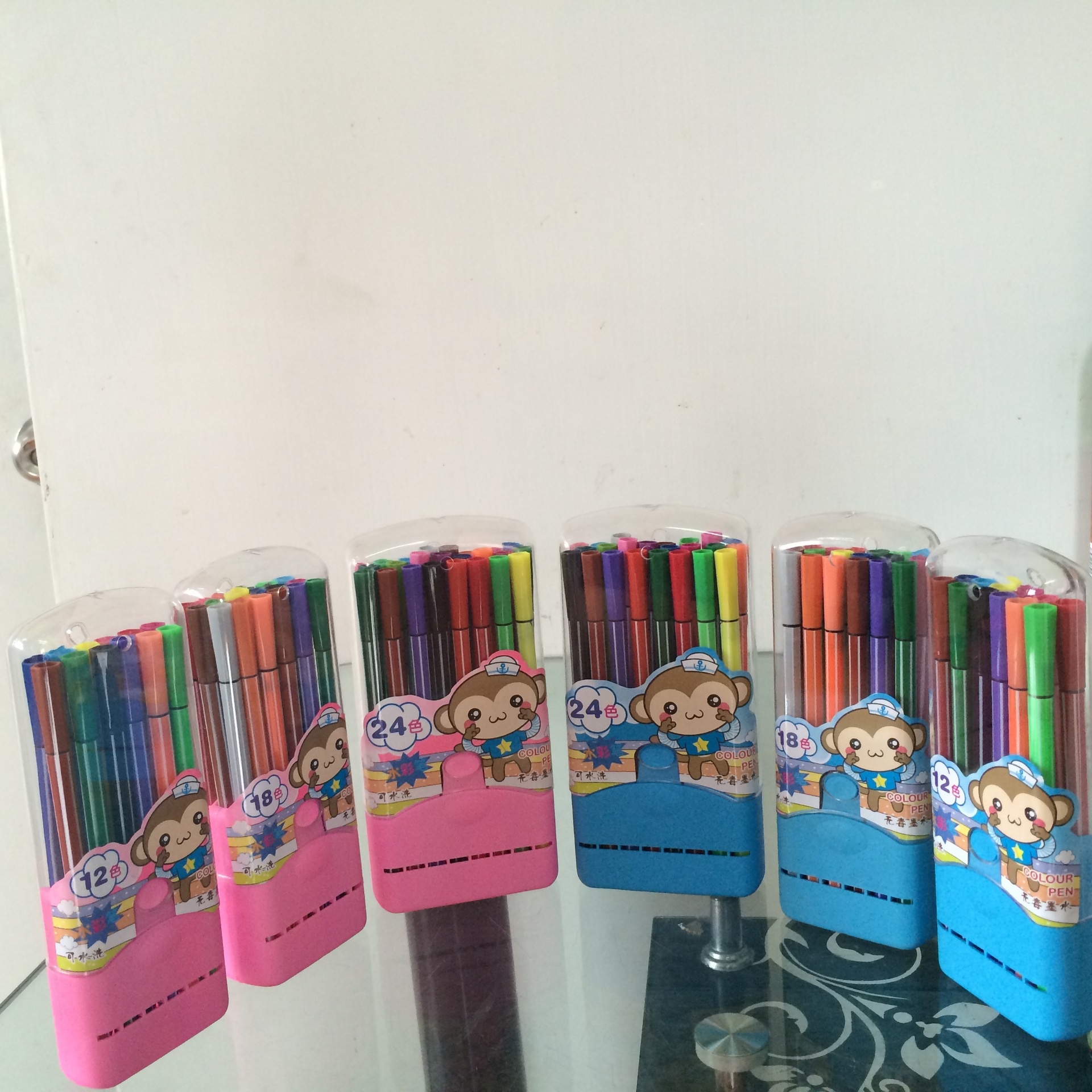 1969 12色2.4元 18色3.7元 24色4.7元