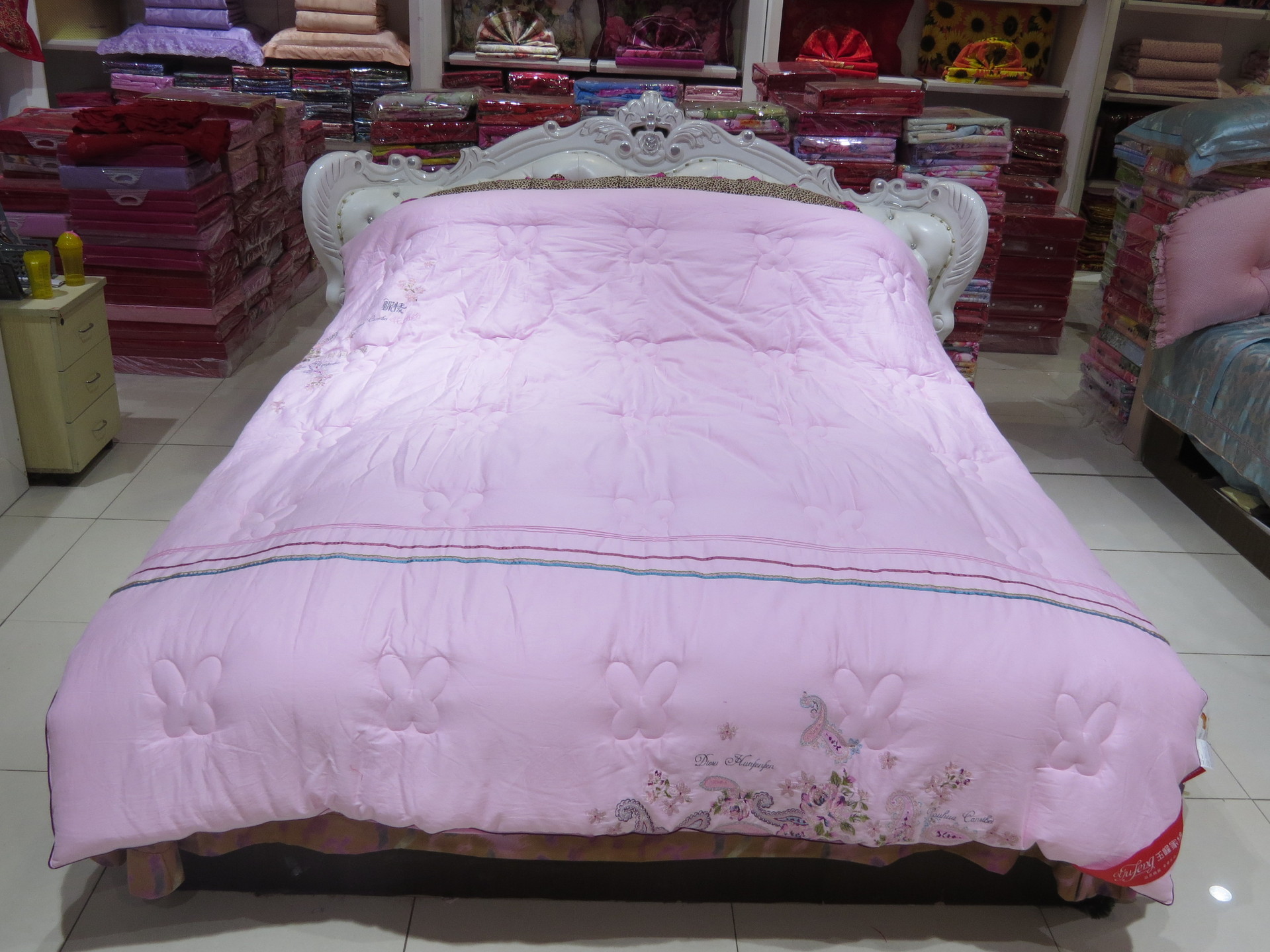 莫代爾繡花蠶絲被