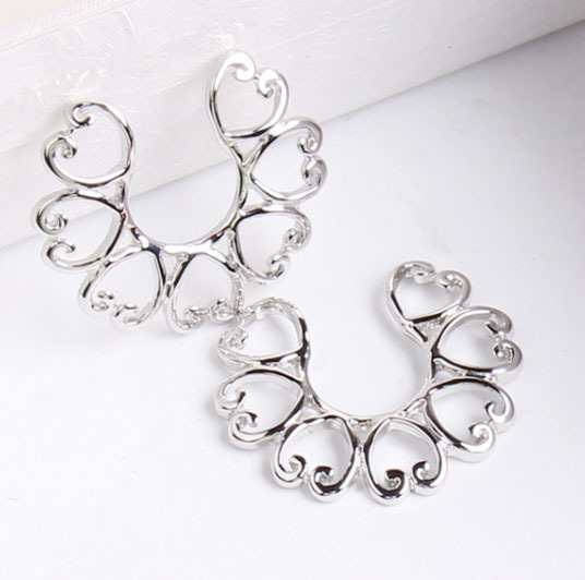 Silver pointed spike labret stud material detail