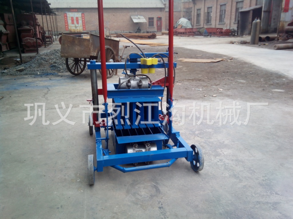 小型移动式混凝土制砖机