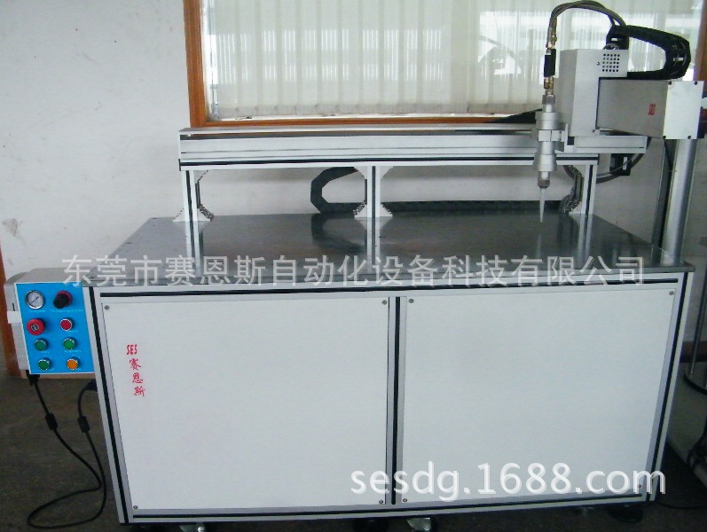 三轴在工作台点胶机