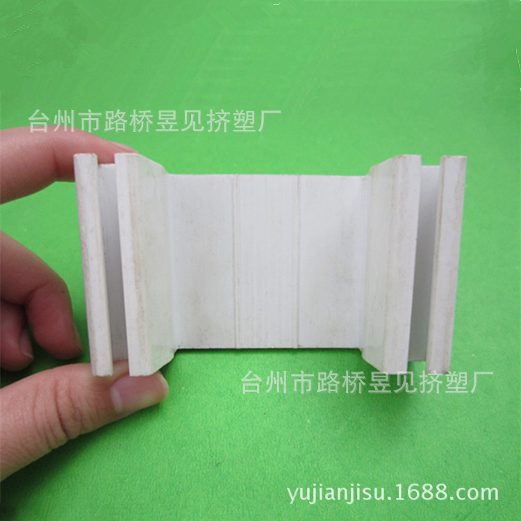 Suministro de PVC de extrusión de plástico Perfil de plástico de acero Perfil de puerta y ventana de plástico Perfil de PVC de Zhejiang image 2