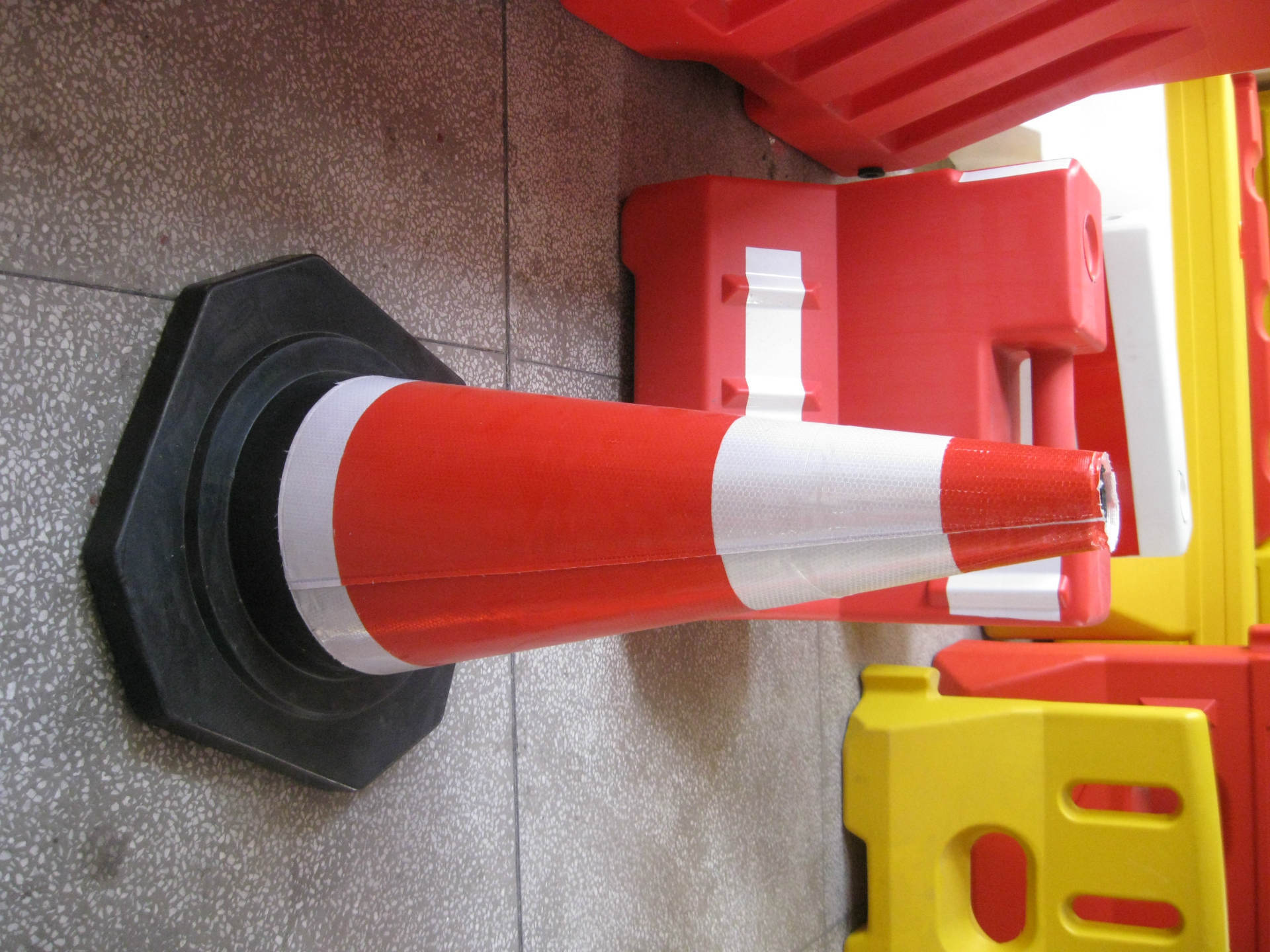 70公分橡胶路障 加重型路标 重型雪糕筒 八角平脚路锥 4.2kg路标