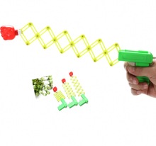 兒童搞怪整人魔術彈力伸縮拳頭槍 小孩玩具伸縮彈簧玩具槍批發