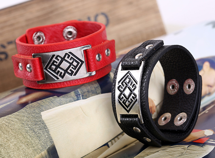 Fabrik Direkt Vertrieb Koreanische Version Pu-leder Armband Einfache Und Vielseitige Männliche Und Weibliche Studenten Hand Dekoration Litschi Muster Kunstleder Armband display picture 2