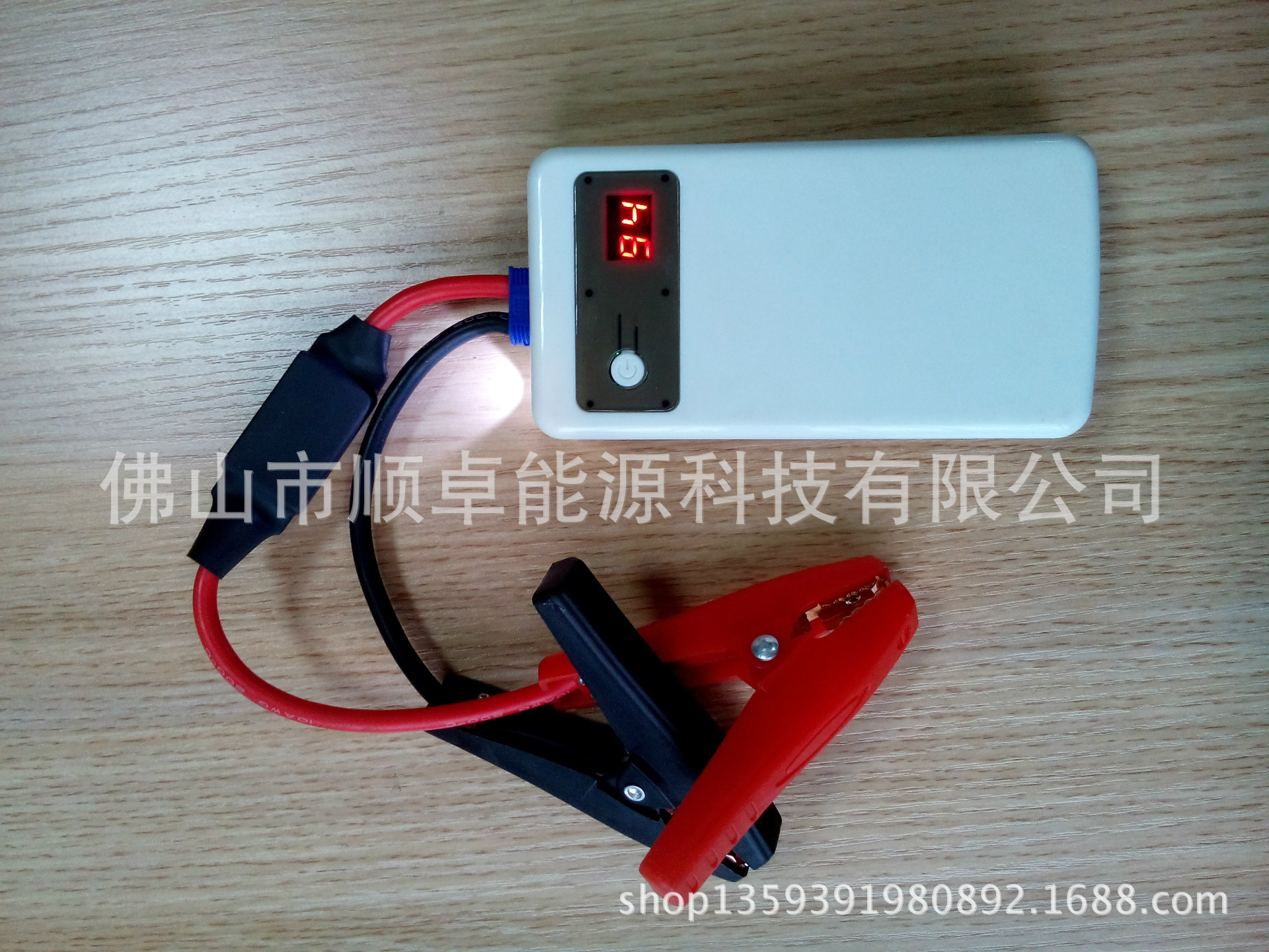 厂家低价直销12V汽车应急启动电源汽车启动电源