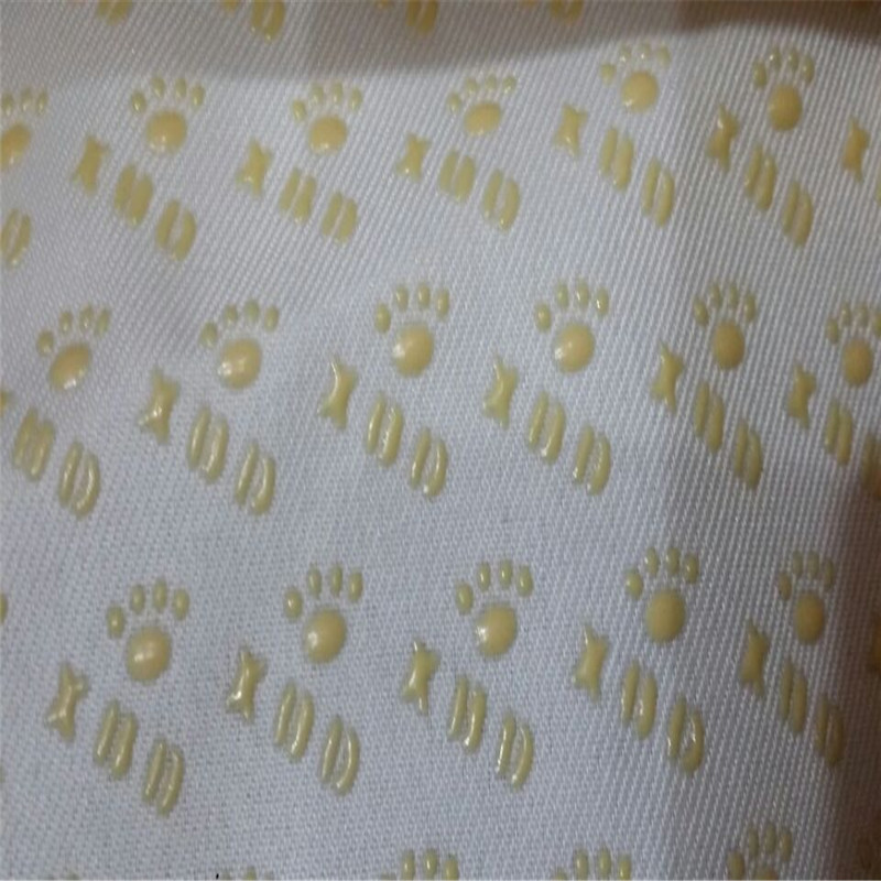 厂家直销宠物用品防滑布斜纹滴塑点塑布小脚丫图案防水多功能