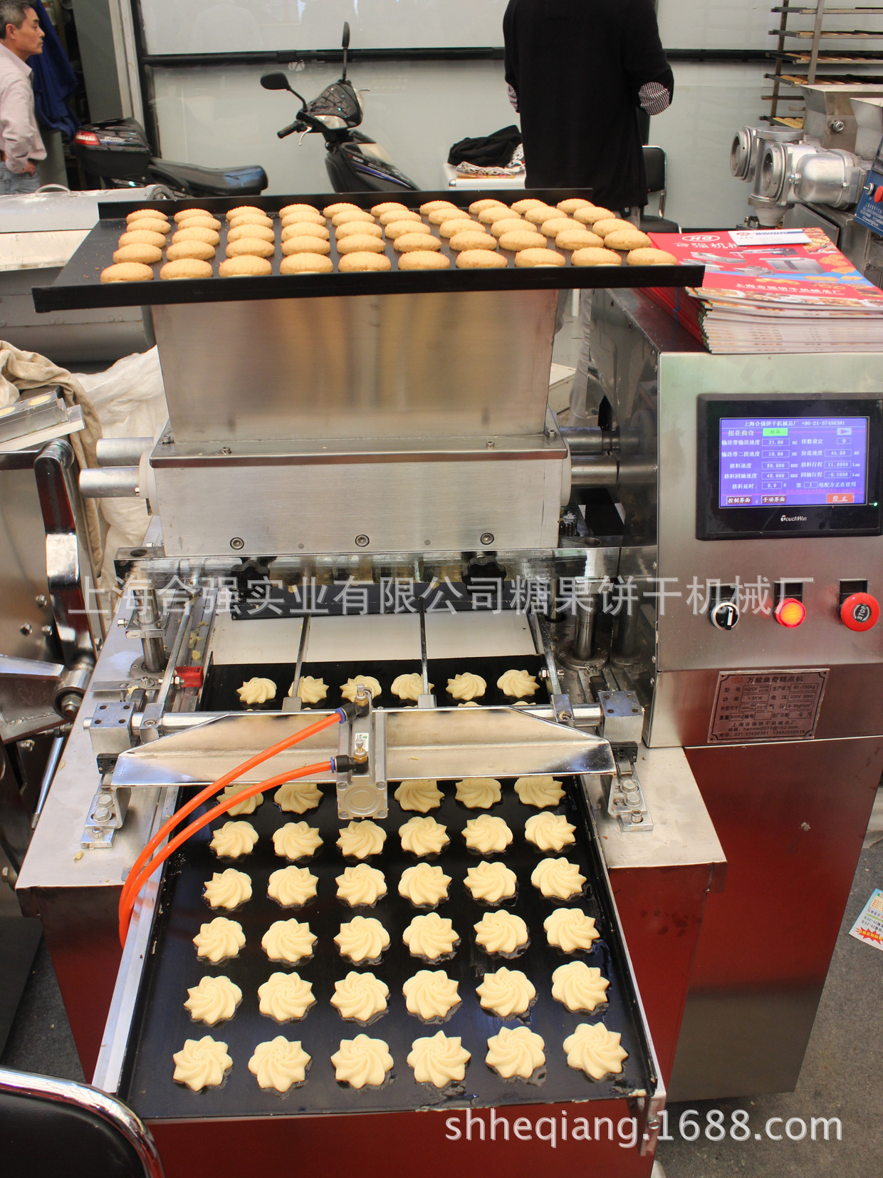 供应小西饼挤花机 曲奇挤出成型机 400曲奇糕点机 新款曲奇饼干机