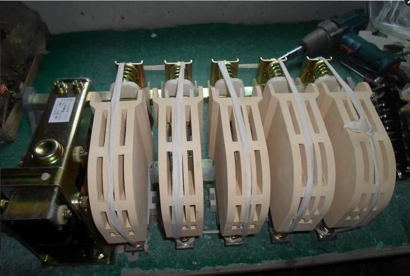 交流接触器 CJ12F-400A/5     AC380V