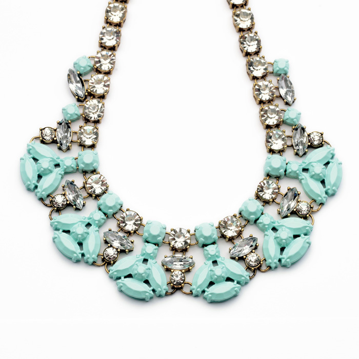 Item Jewelry Luxury Generous Alloy Gemstone Female Necklace display picture 2