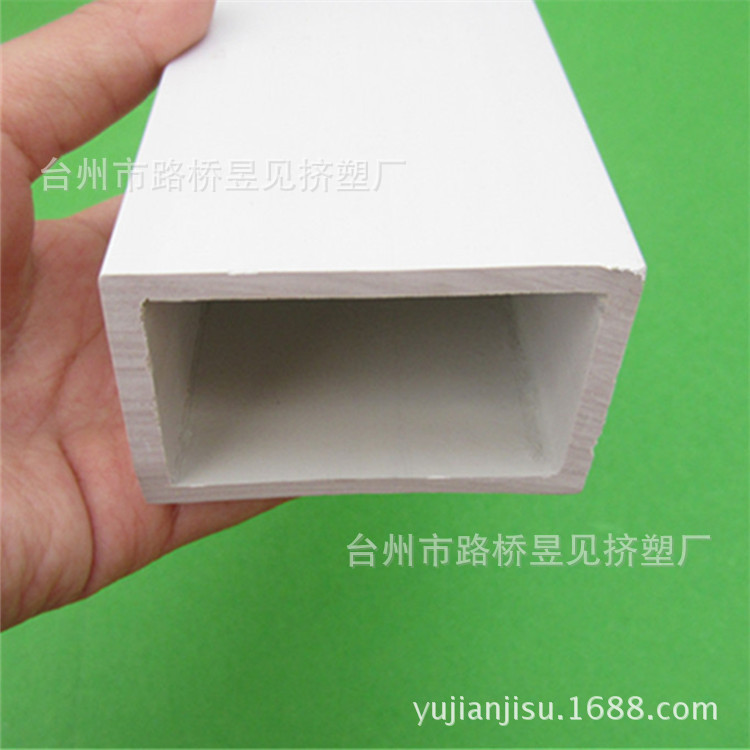 Productos de extrusión de plástico, tubos cuadrados de PVC, materiales para tuberías de PVC, tiras de plástico, perfiles de PVC, productos de perfiles extruidos.