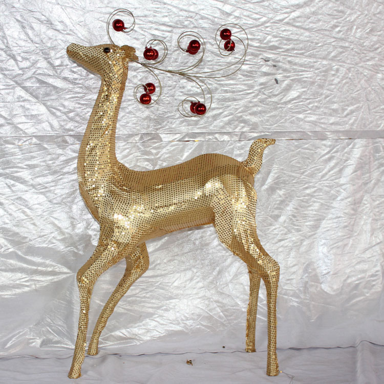 ����ֱ������ʥ�����հ���¹��װ�ƣ���������ʥ���ڵ��η���¹