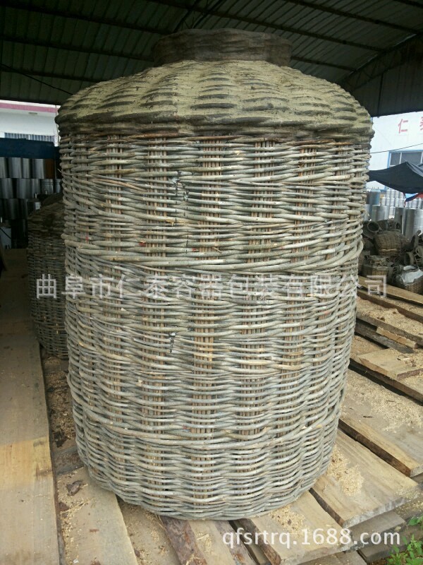 條編酒簍制作現(xiàn)場