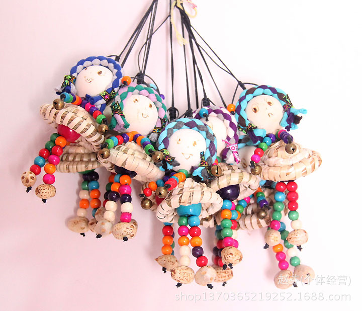 东巴穿裙木人挂件