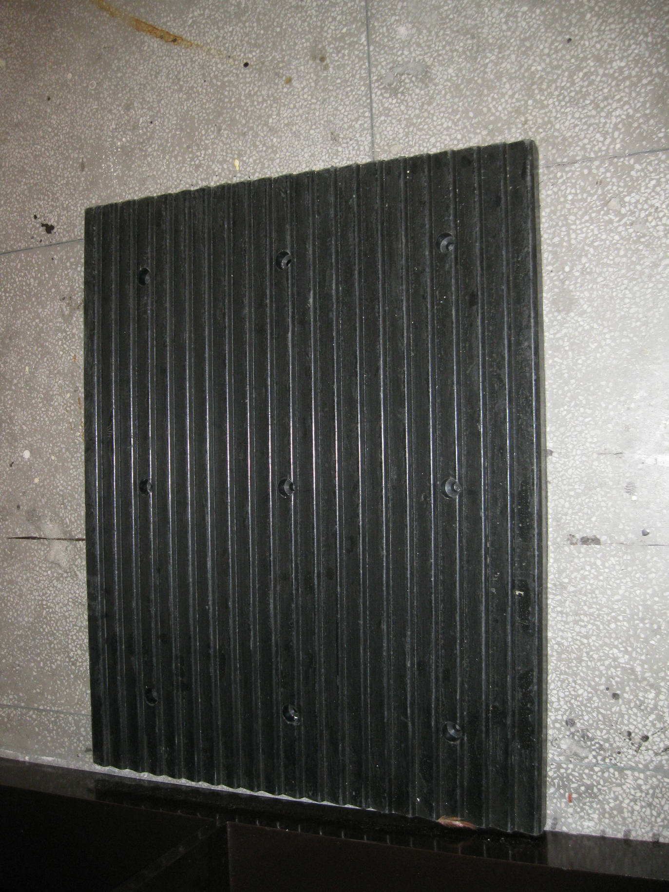 停车场 出口处橡胶板 减噪板 100*80*5cm 28kg加厚型防噪板