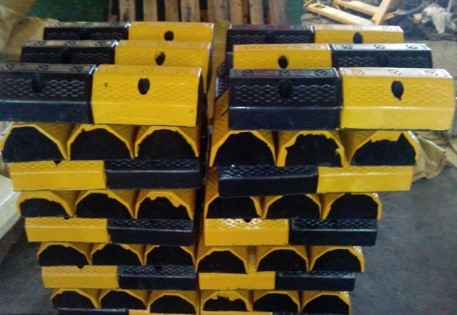 车轮定位器 停车场轮胎固定橡胶条 50cm长 5kg重 黑黄四车档