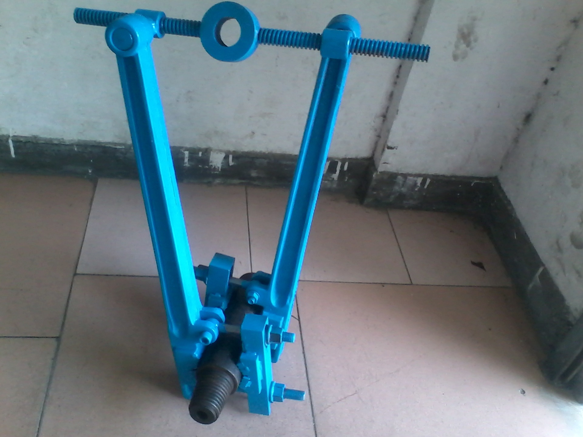 厂价供应50-110钻杆手动卸扣钳