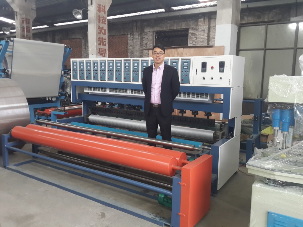 成人尿垫复合机儿童尿垫超声波复合缝合机拼接机缝纫机高效拼接