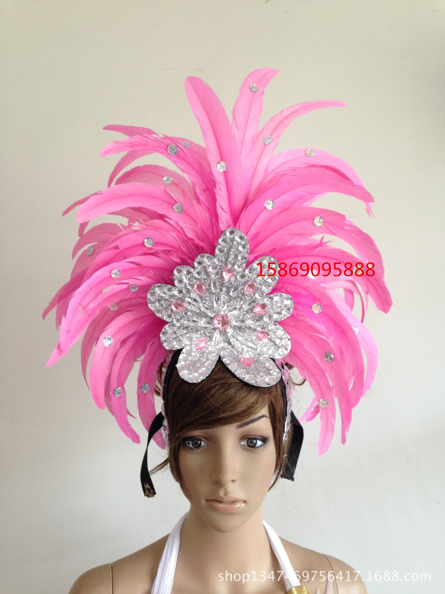 演出羽毛裝飾服裝