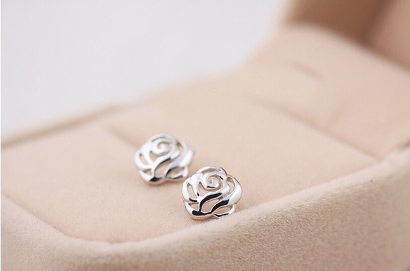 Korean Style Art Rose Pattern Earrings display picture 2