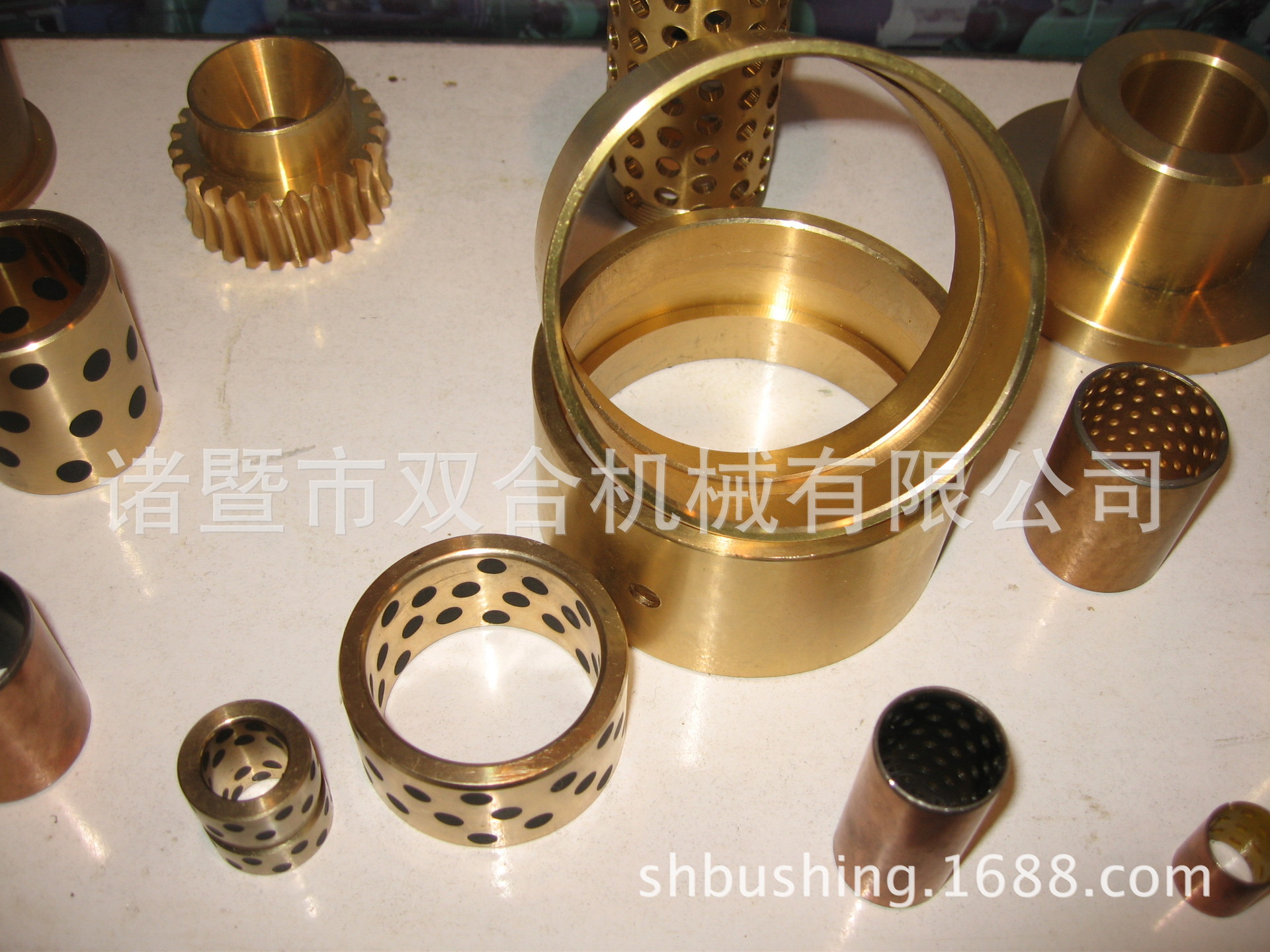 专业生产翻边黄铜套，翻边青铜套，磷铜套，铜滑块，铜涡轮，铜件