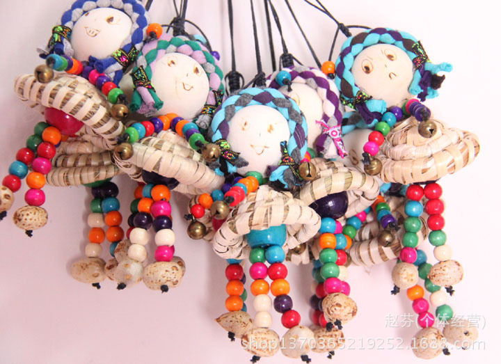 东巴穿裙木人挂件