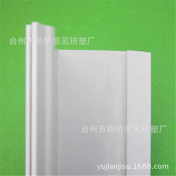 Productos de extrusión de plástico PVC Puerta de plástico y perfil de ventana Placa de PVC placa de plástico Procesamiento de extrusión de productos personalizados