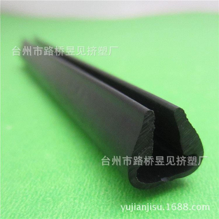 PVC黑色硬条10——三角夹条 (6