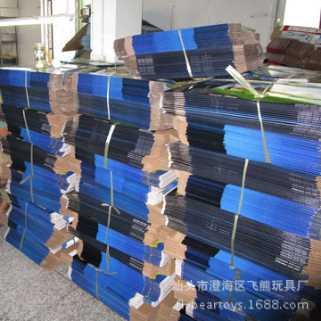 生产车间现场图-飞熊玩具厂