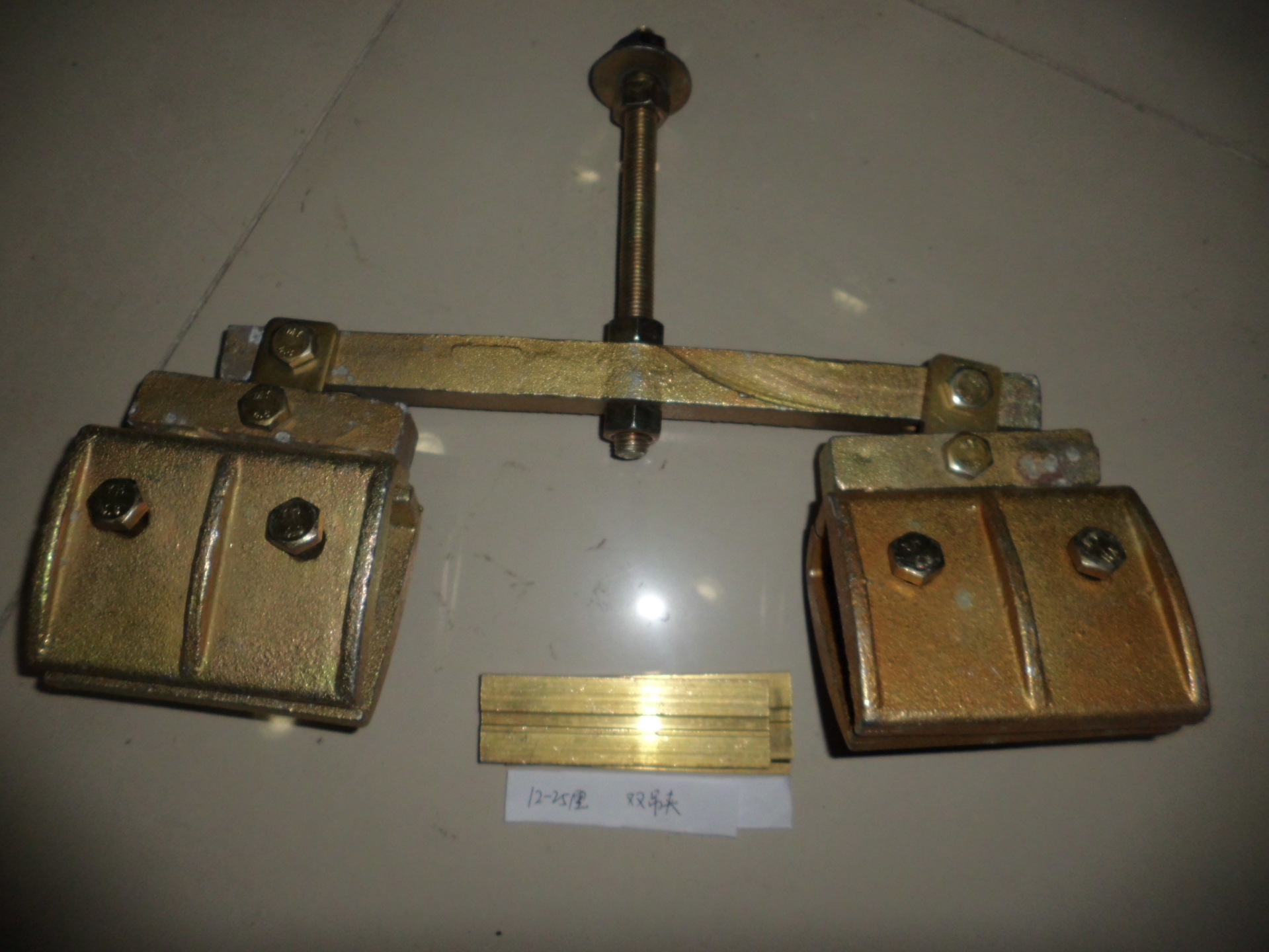 厂家直销开放式外通风玻璃吊夹 彩锌幕墙配件不锈钢玻璃单双吊夹