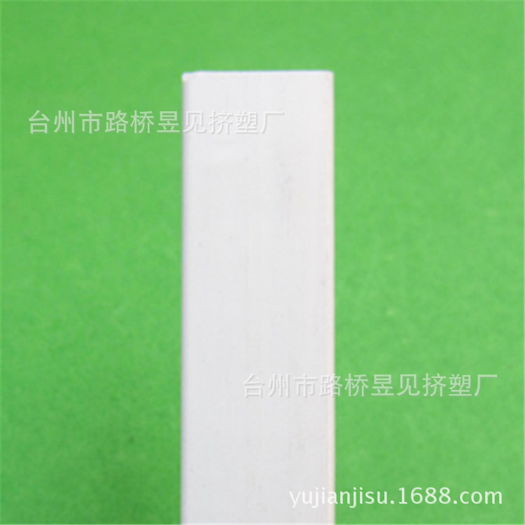 Productos de extrusión de plástico PVC tira de plástico Borde de sellado ranura para tarjeta de sellado Procesamiento de extrusión de perfil de PVC image 3