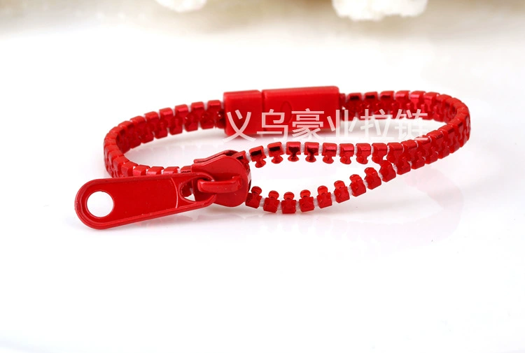 Дет bracelet?