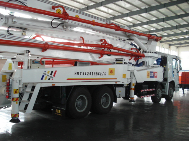 52米臂架泵车 52米HOWO底盘混凝土泵车 52米天泵 鸿达泵车