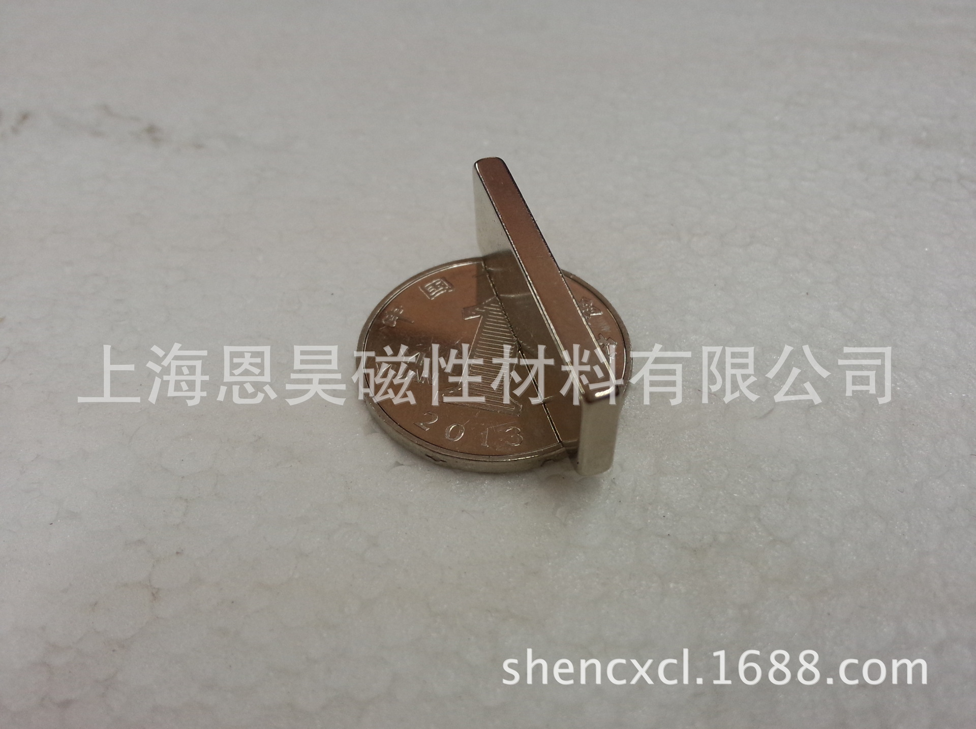 厂家钕铁硼强磁 磁铁 吸铁石 广告强磁 超强磁力 30X10X3MM