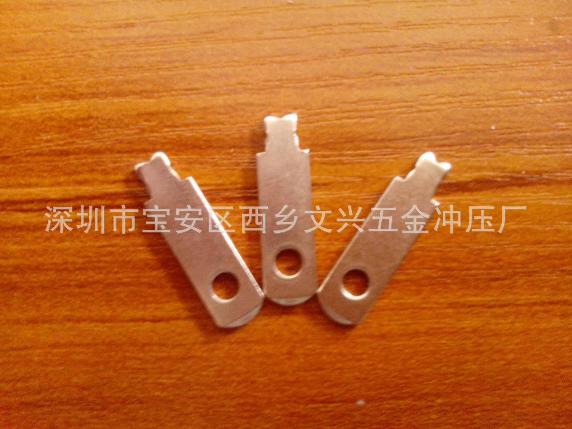 各国充电器五金各类电子五金件冲压件车床件开发生产充电器配件