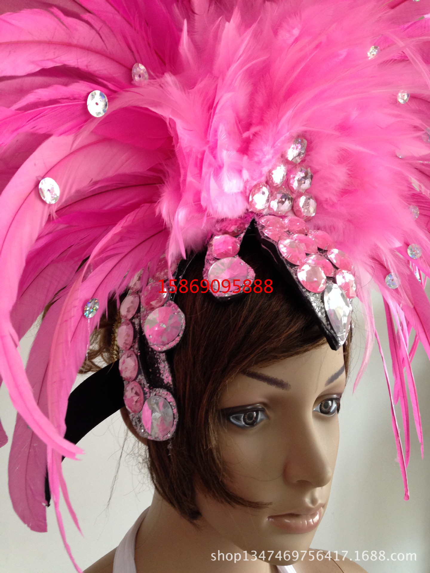 演出羽毛裝飾服裝