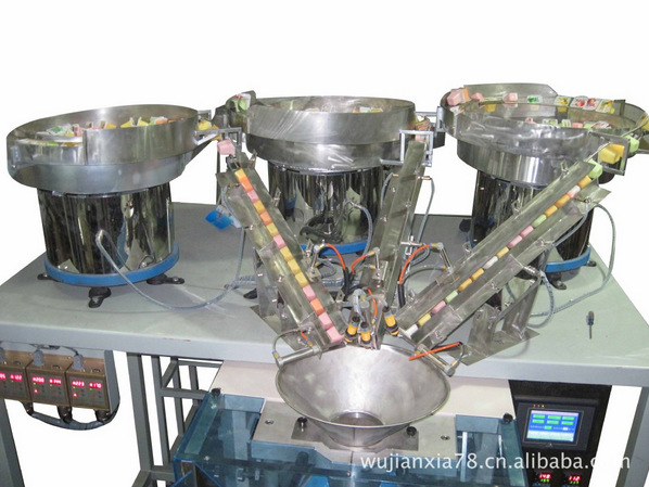 五金配件全自动计数封口包装机 塑料五金制品点数自动包装机