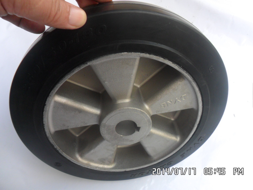 用于牵引车 200直径轮宽50 芯长60轴孔25  键槽8-7 铝芯橡胶单轮