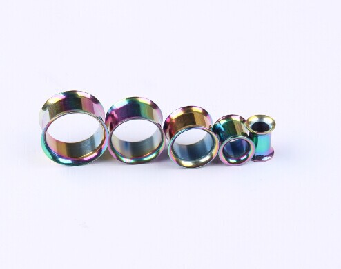 16G labret stud size and finish detail