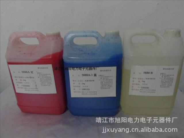 电池组装  正负极柱用红蓝胶