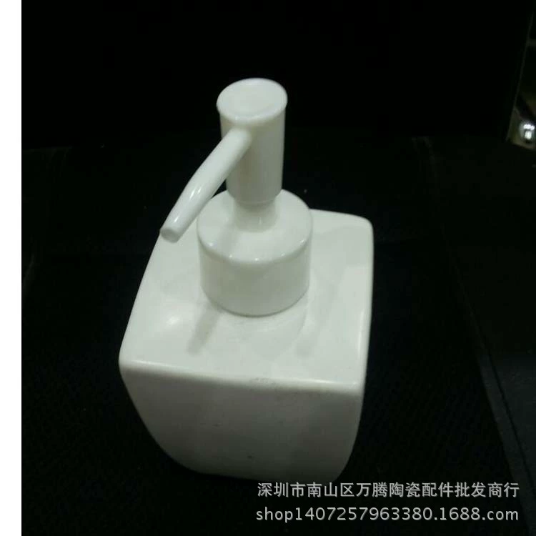 Элегантная немельваническая версия головки насоса молочно-белого цвета с пластиковой насадкой