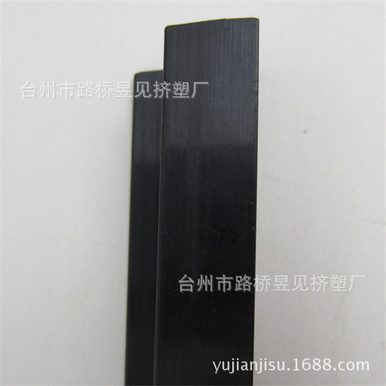 Productos de extrusión de plástico PVC tira de plástico Borde de sellado ranura de tarjeta de plástico PVC de forma especial de procesamiento de extrusión de material