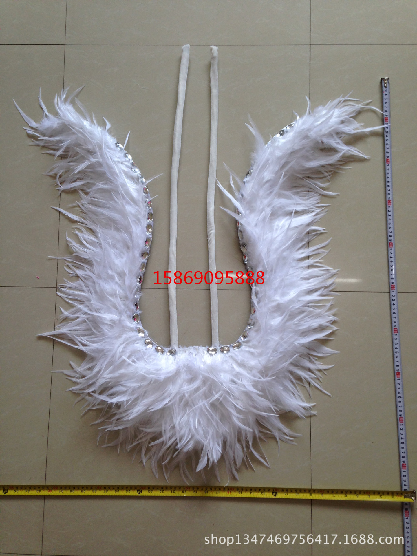 演出羽毛裝飾服裝