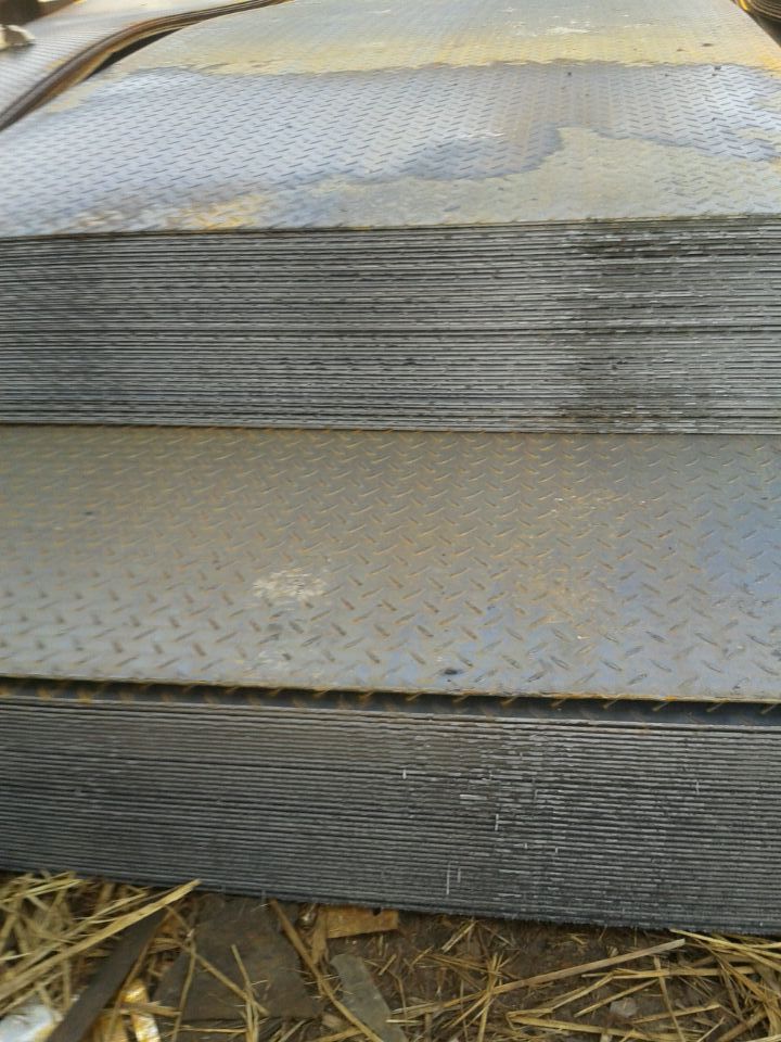 批发供应宝钢花纹钢板 花纹卷 量大从优