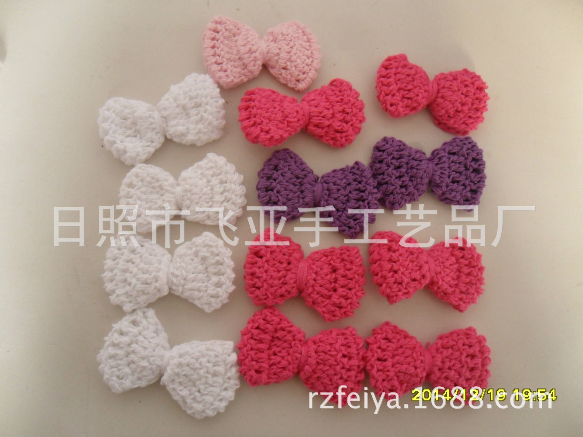 供应手钩蝴蝶结毛线花 手钩花。手勾朵花。手工针织花。款式多样