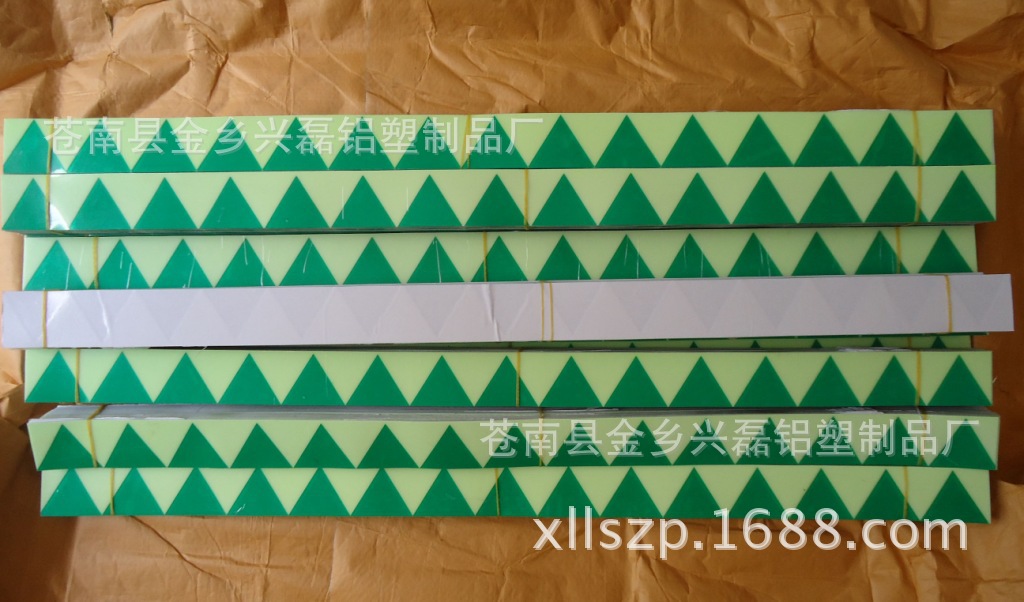 供应消防自发光三角条门框条夜光长条三角门框条价格优惠