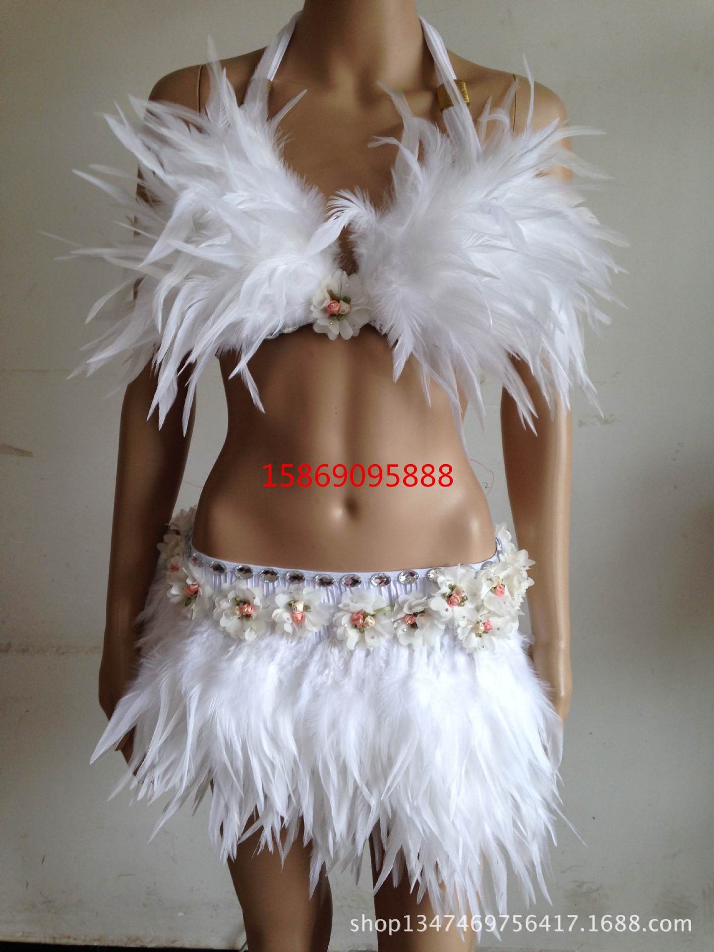 演出羽毛裝飾服裝