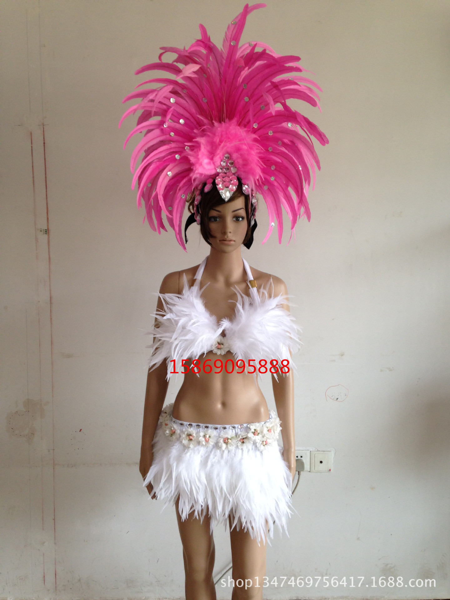 演出羽毛裝飾服裝