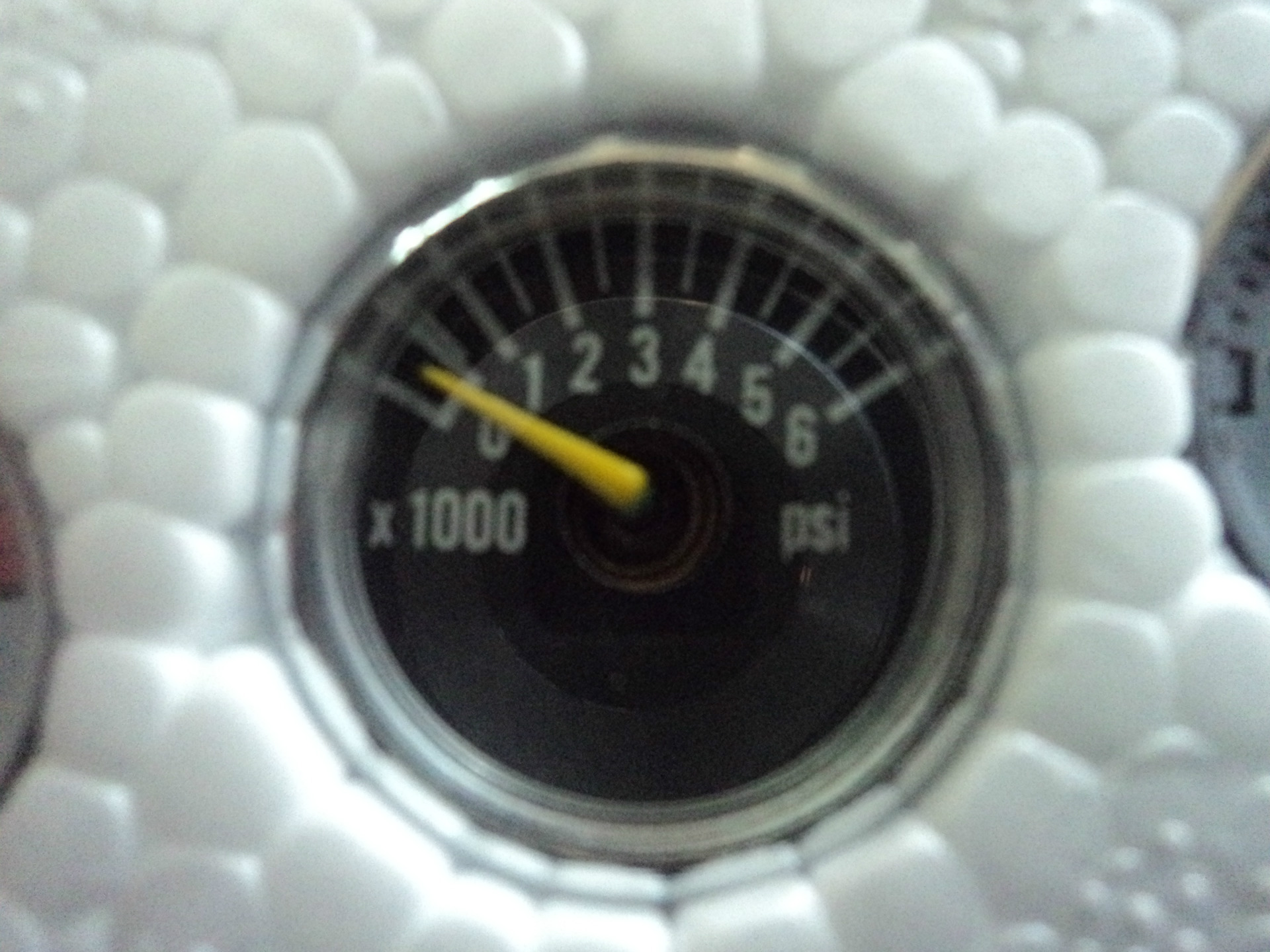 余姚市名扬仪表厂生产各种压力表，全钢表、水压表