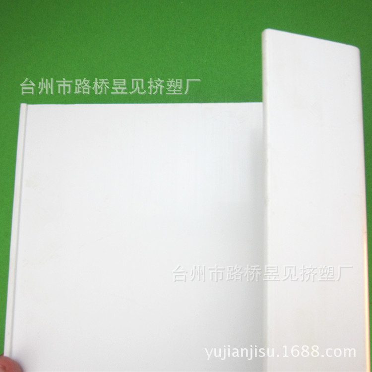 Perfiles de plástico extruido, láminas de PVC, marcos exteriores para aire acondicionado, aspas de plástico, perfiles de ventilación de PVC, procesamiento por extrusión, impermeables.